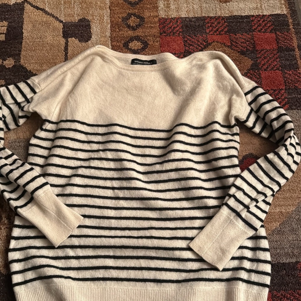 Banana Republic cashmere Sweater